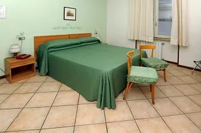 Hotel Marina - Image 2
