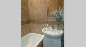 Family apartment with two bathrooms near to city center - Image 5