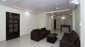 Rudra Inn by OYO Rooms - Image 2