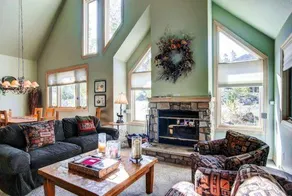 Four-Bedroom Pineview Haus - Image 5
