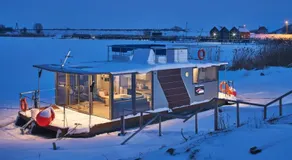Houseboat - Image 2