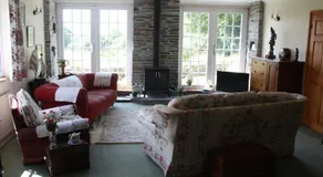Holdstrong Farmhouse - Image 2