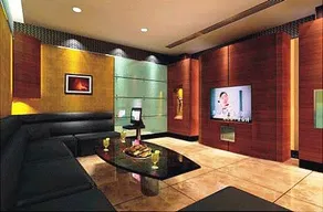 Royal Hotel - Image 5
