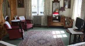 Holdstrong Farmhouse - Image 3