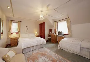 Acorn House - Image 5