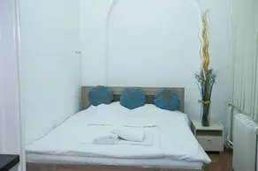 Hostel 21 - Image 4