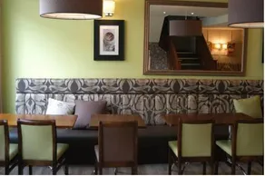 The George Hotel - Image 4