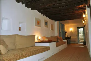 Artist's Haven Villa in Hydra - Image 4