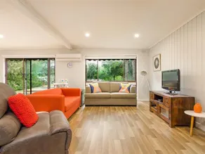 Bare feet retreat - Image 2