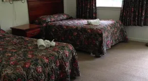 Lakeside Inn - Image 5