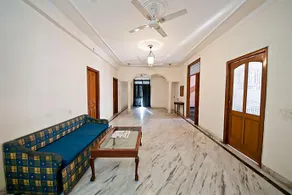 Crystal House - Image 4