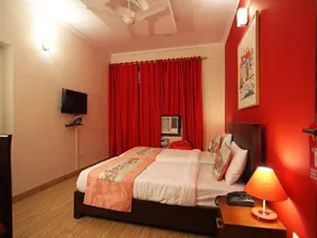 OYO Flagship Galleria Market - Image 3