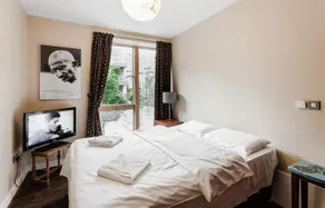 Hanover Wharf Apartment - Image 5
