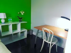 Affordable bedroom near Fanshawe and London Airport - Image 5
