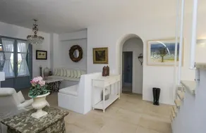 Villa avec terrasse, jardin et piscine | Vue jardin - Image 3
