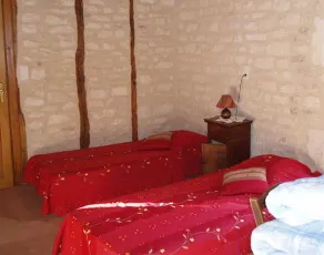 Historic holiday home with garden - Image 3