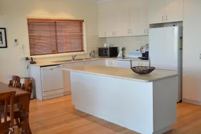 ARRIVA HOLIDAY HOUSE - BUNDALONG - Image 5