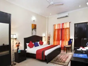 Hotel Queens Apartments - Image 3