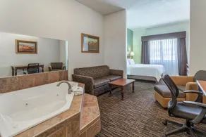 Holiday Inn Express & Suites Keystone - Image 5