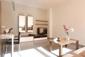 10 Housegate - Image 2