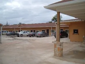 Budget Host Inn Jourdanton - Image 2