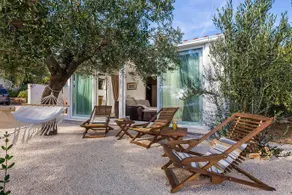 Holiday home Zlatni san - private heated pool - Image 2
