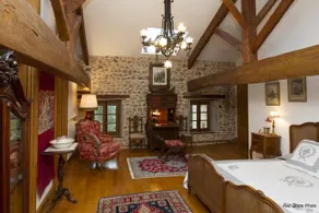 Manoir Montdidier Burgundy - Image 4