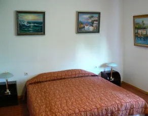 Art Hotel Galeria Pleven - Image 2