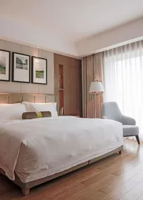 Your Moving Hotel - Image 4