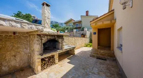 Sun-kissed luxury Mediterranean villa - Image 2