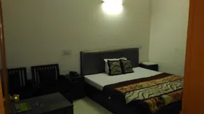 Greens Hotel - Image 4