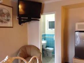 Starlite Cottage Motel - Image 2