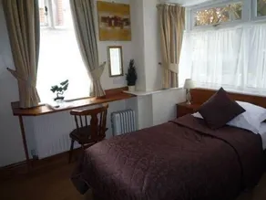 Grove Guest House - Image 5