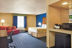 Express Inn and Suites - Image 2