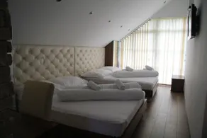 Golden Lakes Rooms - Image 4