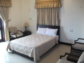 Y Van Hotel - Image 3