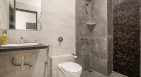Super OYO Townhouse 639 Hotel Citadel 2 - Image 4