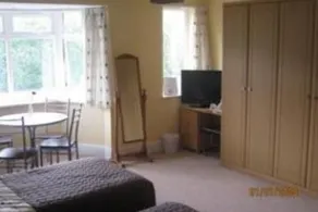 Apple Tree House - Image 2
