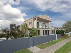 Lake House Belmont - Image 2
