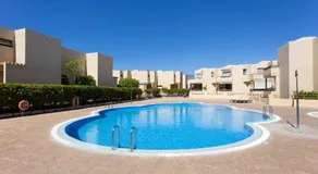 Villa adaptée aux familles avec terrasse, jardin et piscine | Vue mer | Proche de la plage | Parfaite pour le travail à distance - Image 3