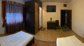 451 Rooms - Image 3