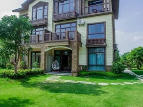 Shili Holiday Hotel - Image 2