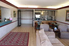Lamar Inn & Suites - Image 3