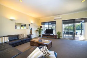 Holiday Home Sanctuary Cove Blue - Image 5