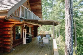 Secret Cove Waterfront Log Cabin - Image 3