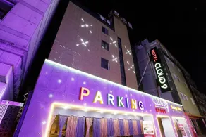Cloud 9 Hotel - Image 5