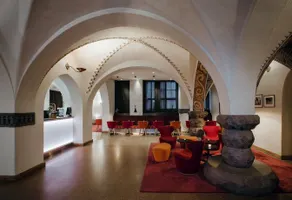 GLO Hotel Art - Image 3