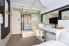 Clover Double Room 1- near Zhongshan Jr H School - Image 1