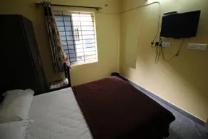 Golden Residency Guest House - Image 5