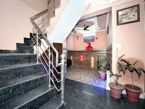 OYO Hotel Sunrise - Image 2